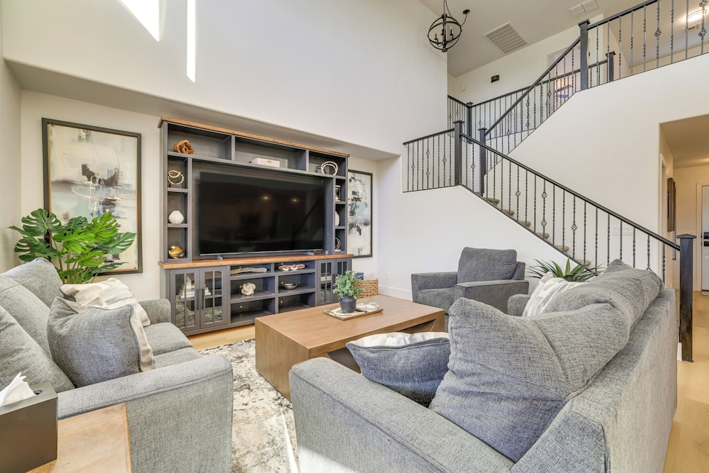Spacious San Tan Valley w/ Private Outdoor Oasis