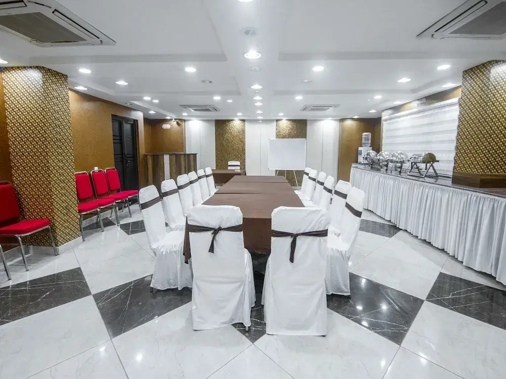 OYO 15582 Hotel Vrinda Regency