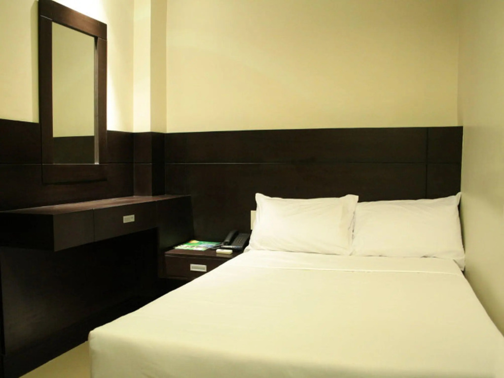 Green Glass Hotel