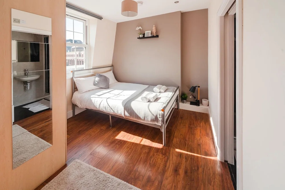 City view flat at Liverpool st Brick Ln