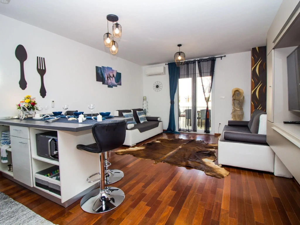 Modern Apartment in Šilo with Private Swimming Pool