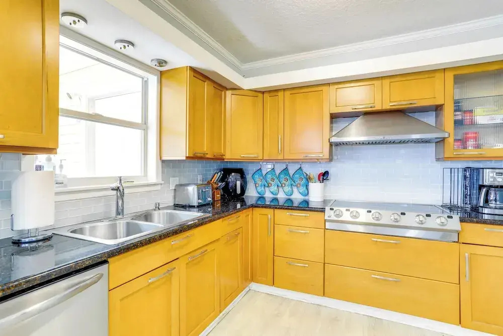 4 Mi to Beaches: Alluring Largo Hideaway!