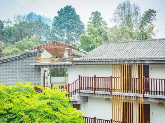 Aiduo Xiaozhu Hostel