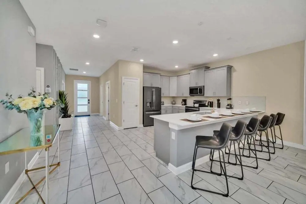 Family Home 9 BR 8 Min to Disney