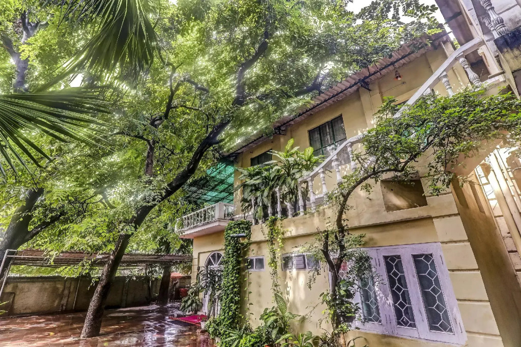 OYO 82551 Lukerganj Villa