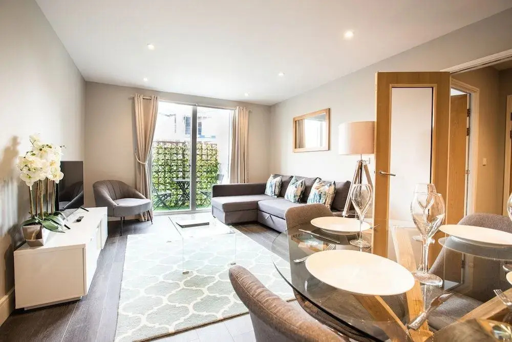 The Wren Beautiful Apartment inc parking