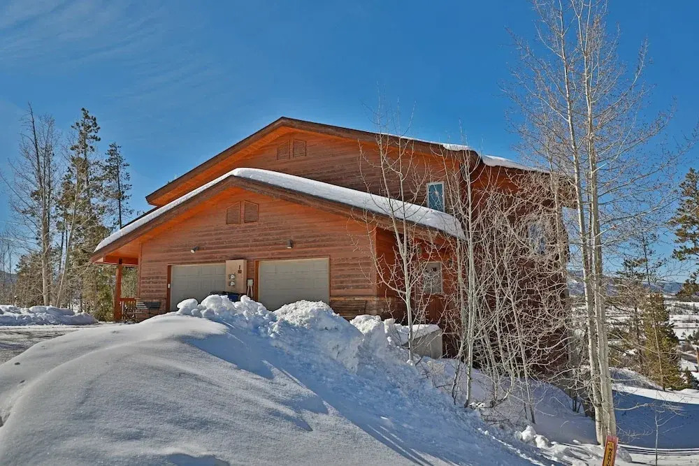 Wapiti Drive Townhome by RedAwning