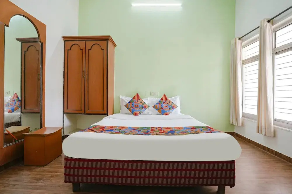 Fabhotel Girija