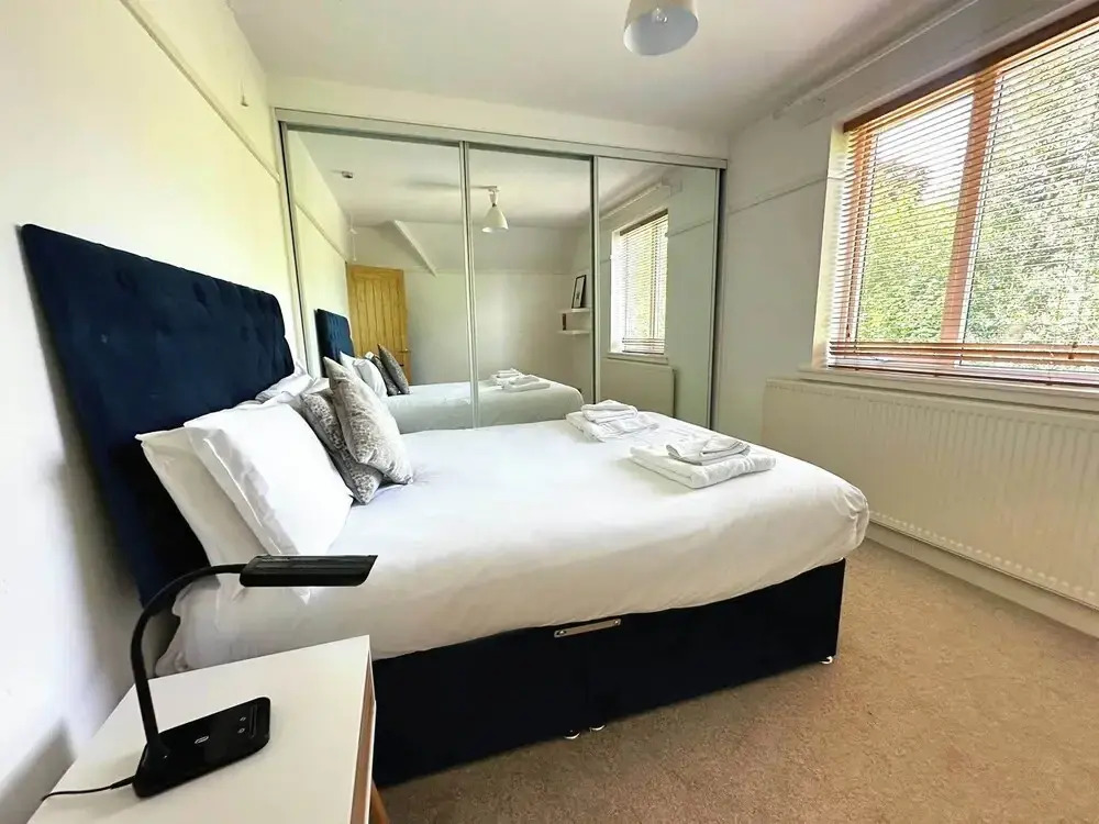 Large Home near city centre, UOB & QE hospital