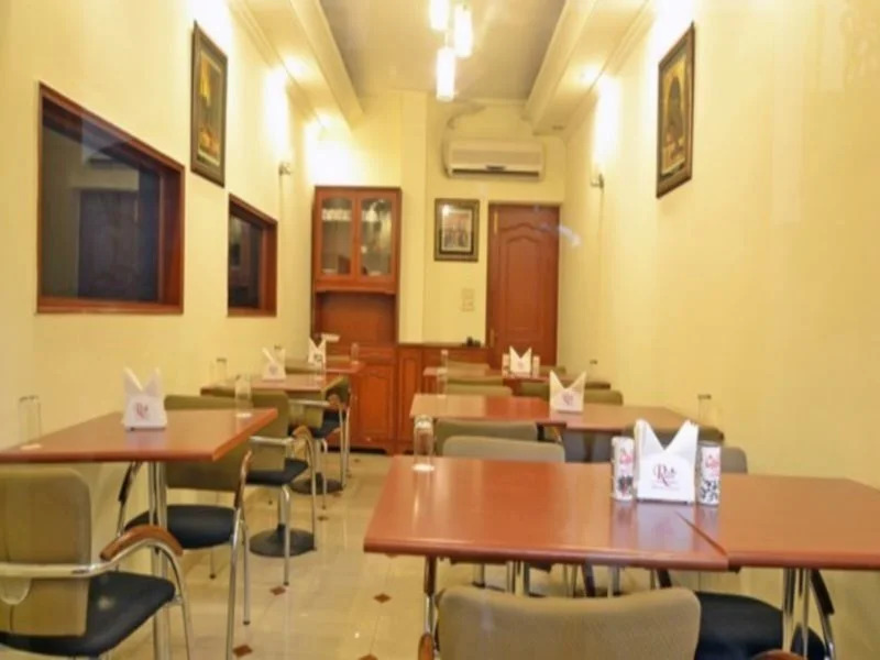 FabHotel Altus