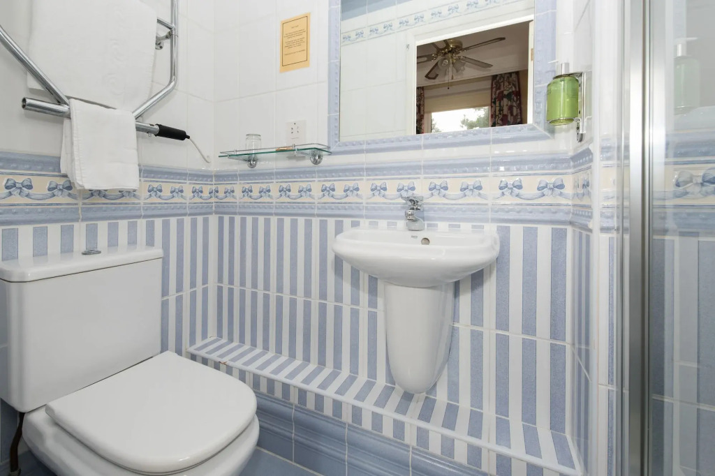 Elstead Hotel