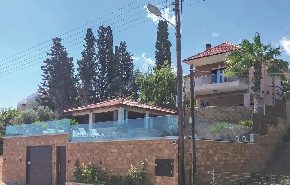 Nice Home in Petalou, Korinthias With Wifi and 4 Bedrooms