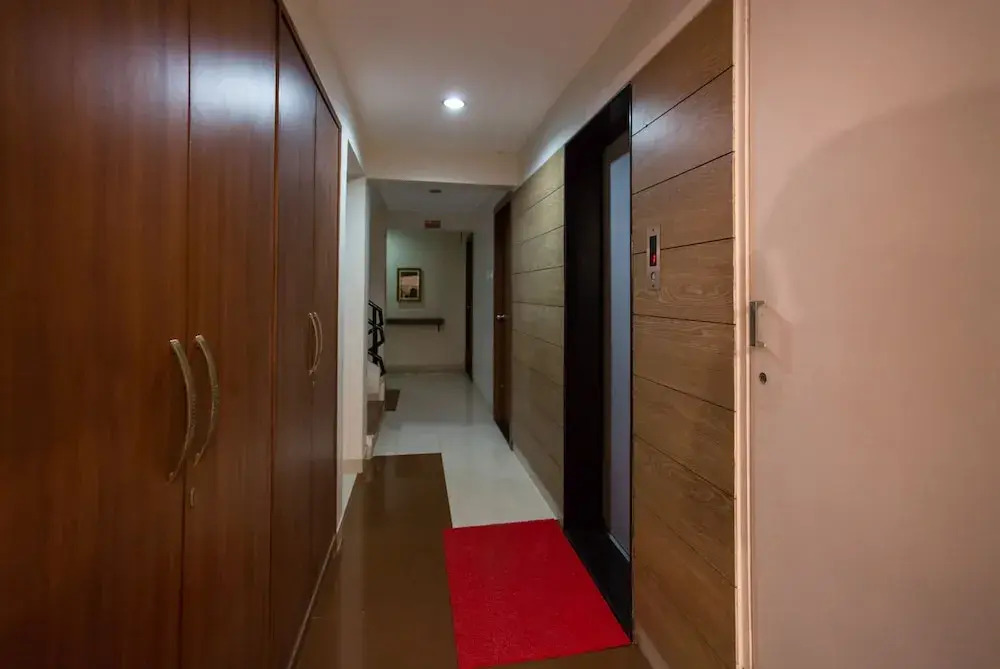 OYO 10934 Hotel Eminent