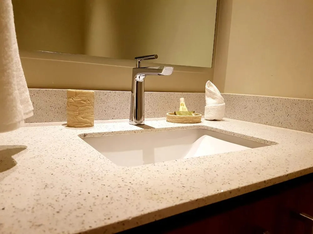 Brand New 1 BR Condo with jungle view by Happy Address