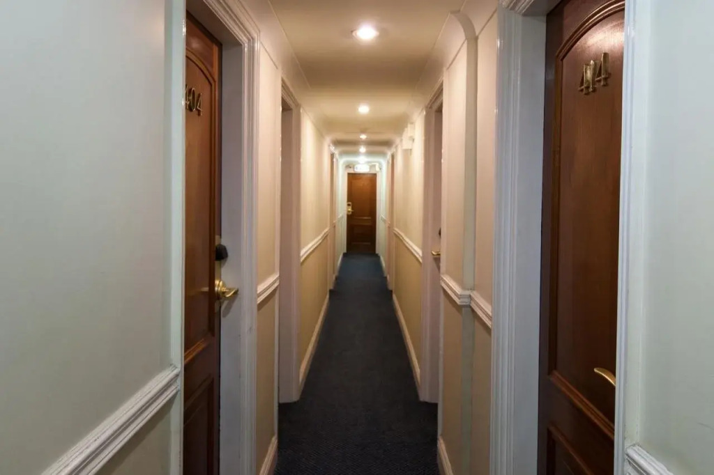 Royal Eagle Hotel