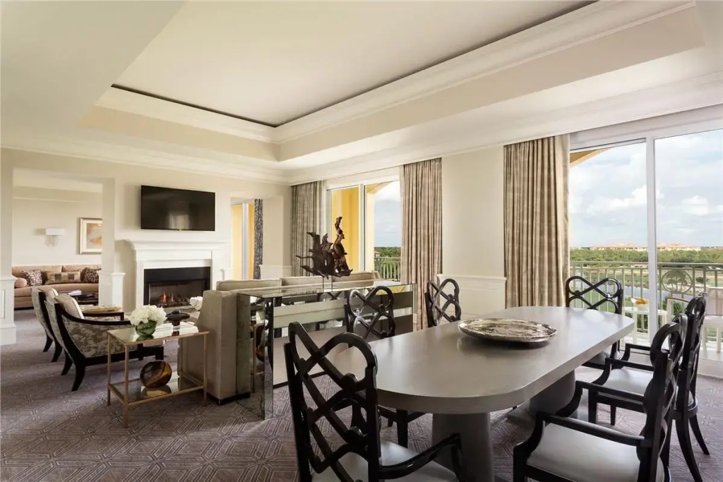 The Ritz-Carlton Naples, Tiburon