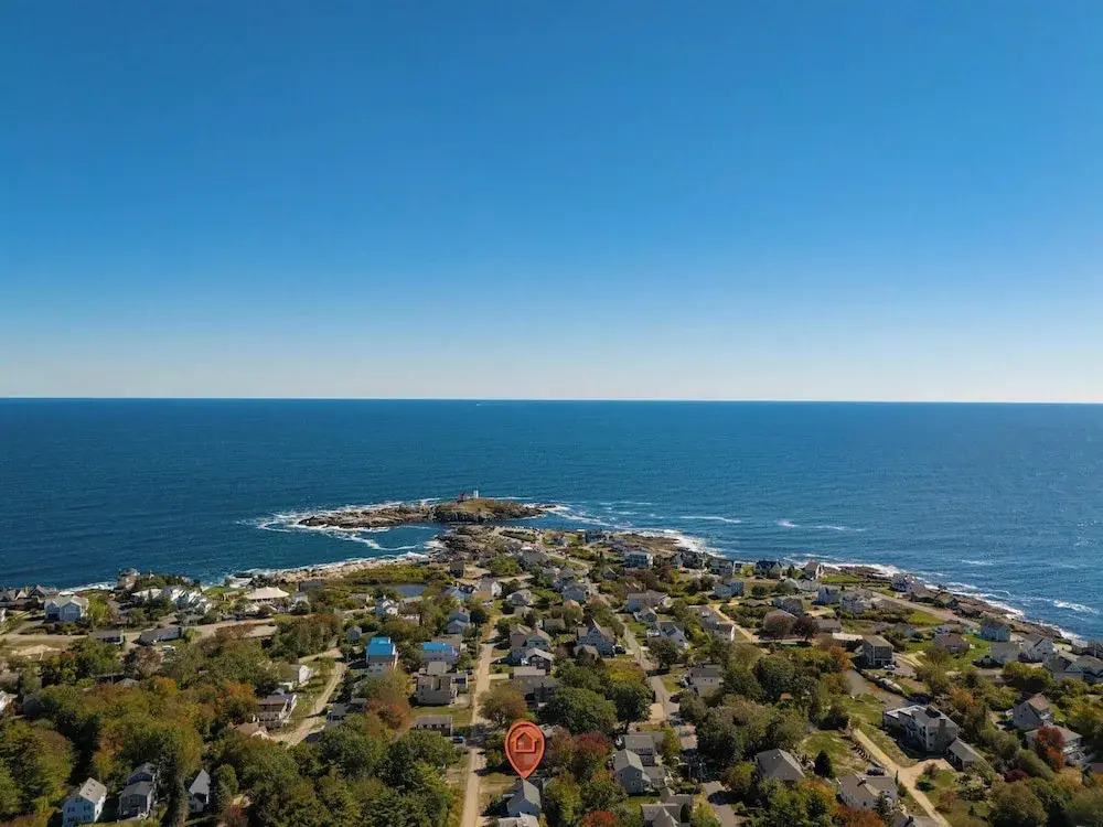 Nubble View Home for 10