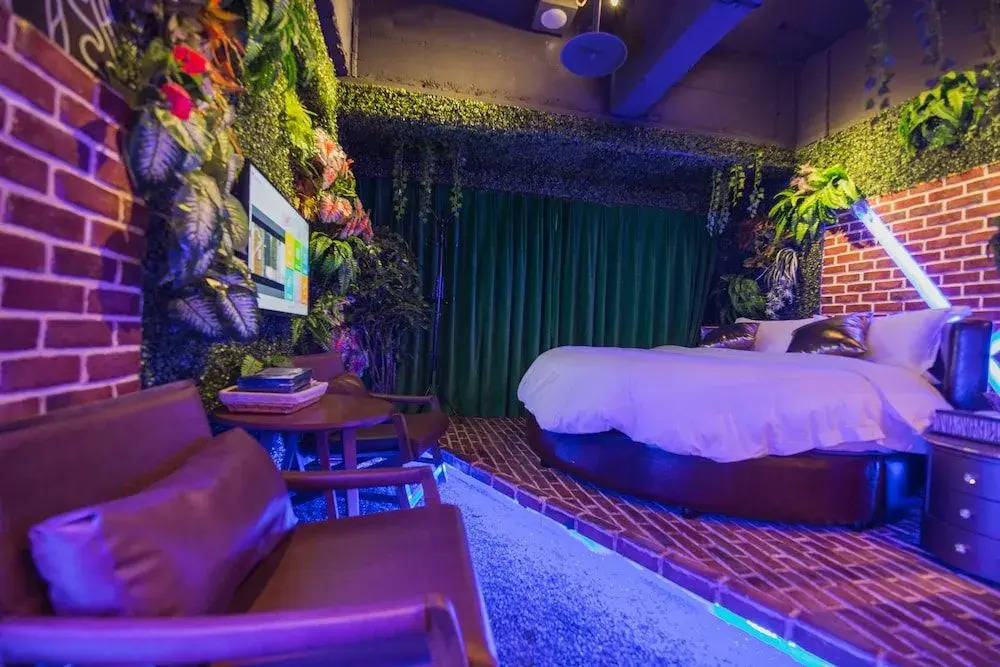 Love Of Swan Theme Hotel