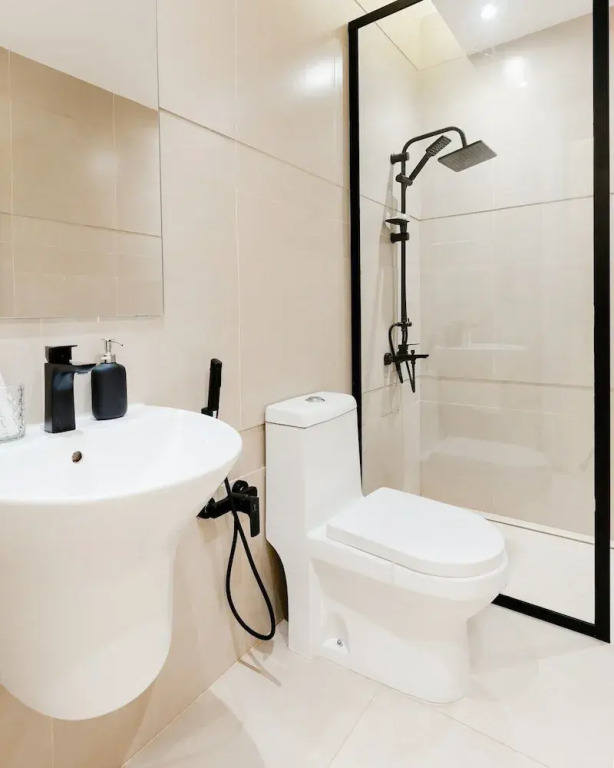 Three BR Spacious & Luxurious Flat in Hittin