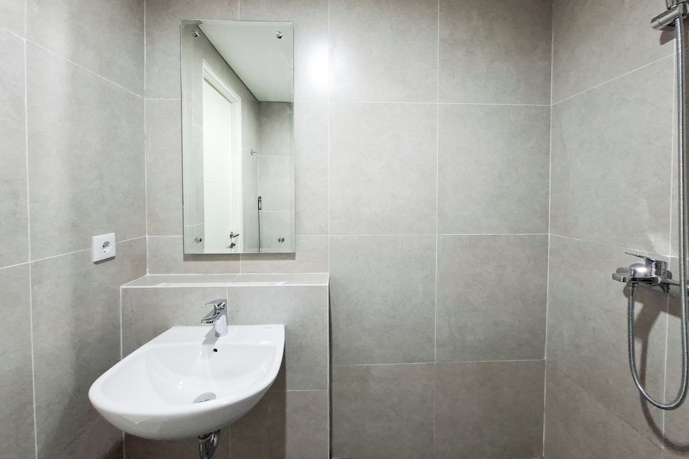 Stunning And Homey Studio Apartment The Ayoma