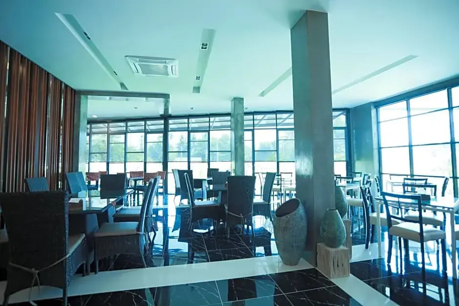 OYO 687 Canal Happiness Hotel