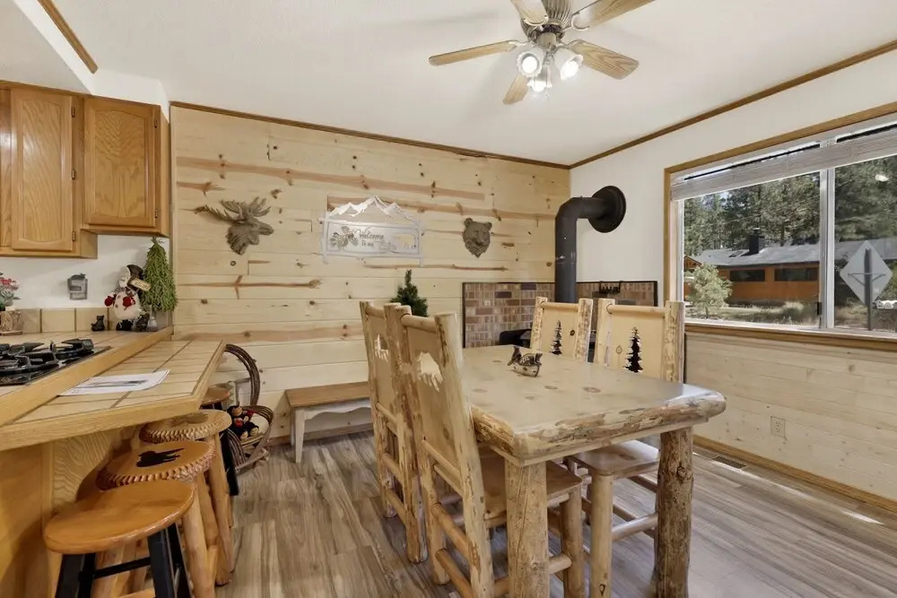 2158-bearfoot Hideaway 4 Bedroom Home by Redawning