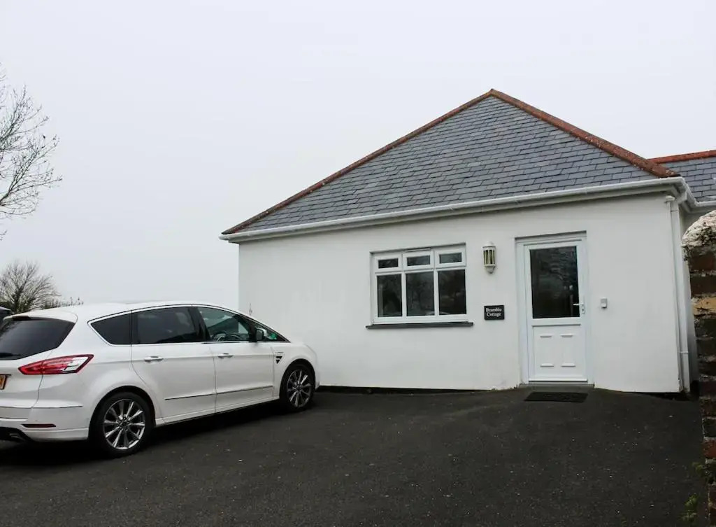 4 Beds/3 Baths, Fab Open Plan Living, Parking, Beach 1 mile, Child/Dog Friendly