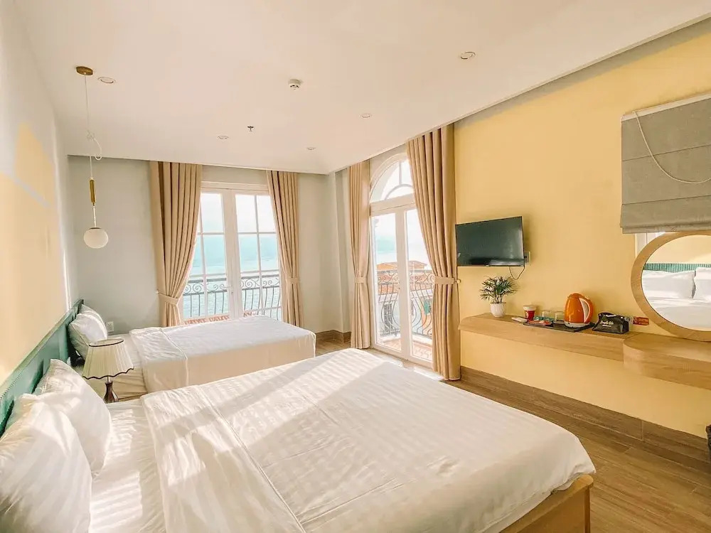 AT Hotel & Café in Sunset Town - Phu Quoc