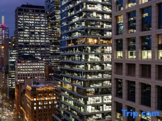 Collins Street 1BR Wake Up to Stunning City View