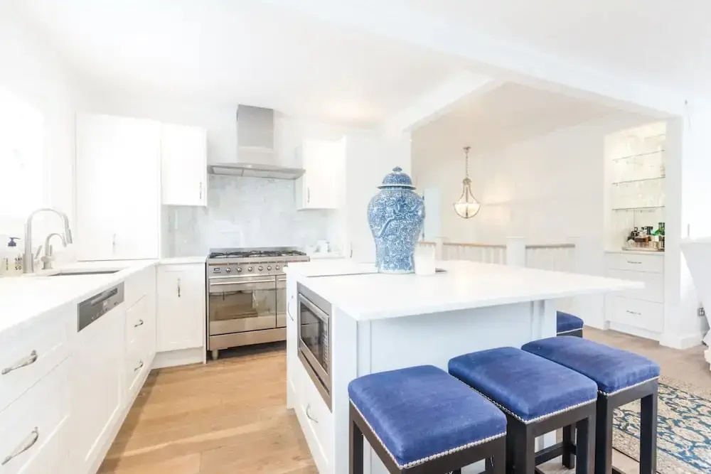 Stunning and Modern 4 Bedroom Townhouse Near Kohi Beach
