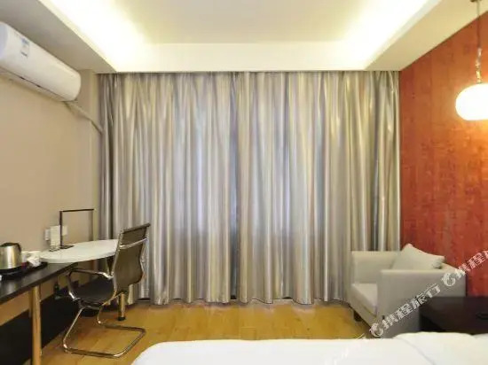 Yunshang Siji Chain Hotel Jinghong Manting Park