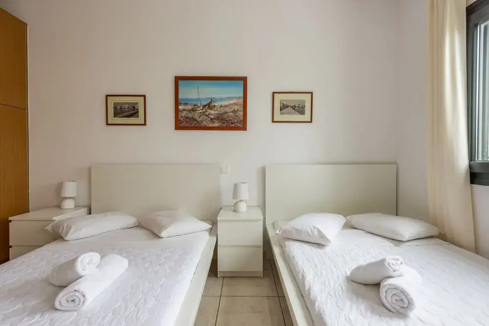 Maroulinas View Studios & Apartments