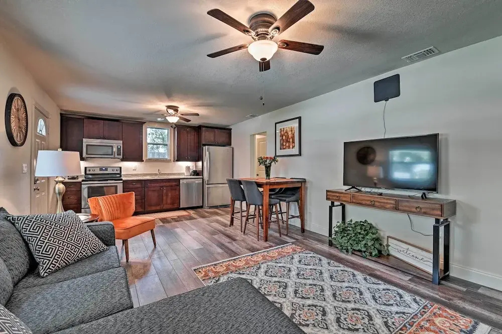 Walkable Winter Garden Bungalow: 3 Blocks to Dtwn