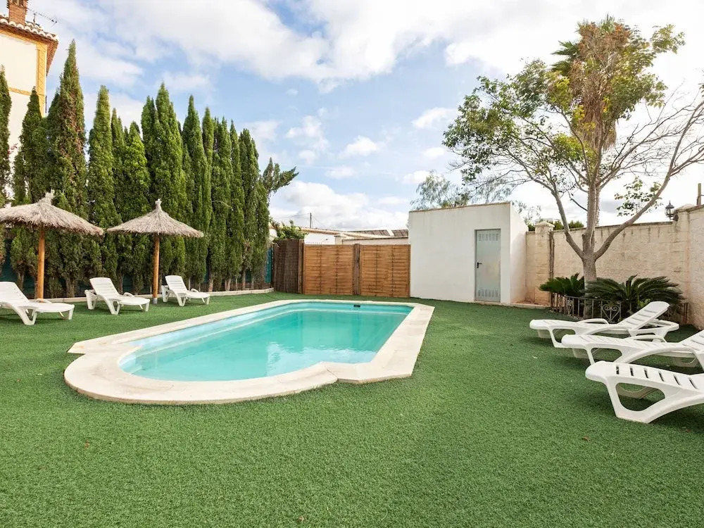 Luxurious Villa in Fuente de Piedra With Swimming Pool