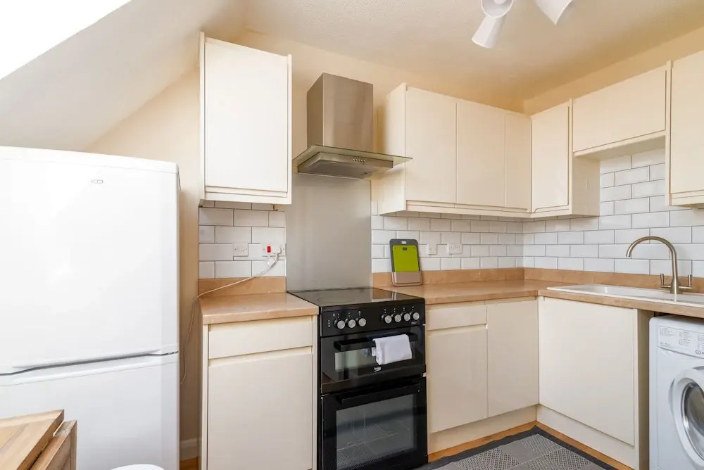 Beautiful 1 Br Home Near River Thames Fits 4