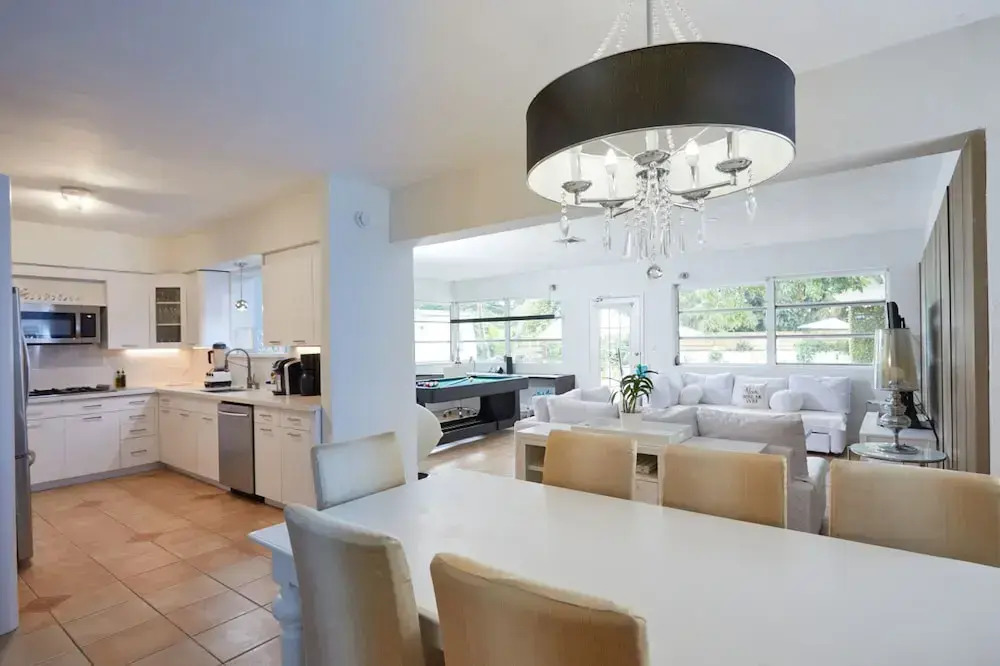 FIFA HQ: 8mi to Stadium | Sleeps 10 | Pool & Games