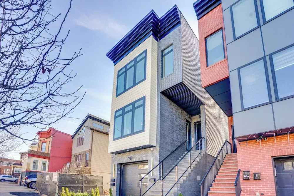 6 Mi to Times Square: Stylish Jersey City Retreat