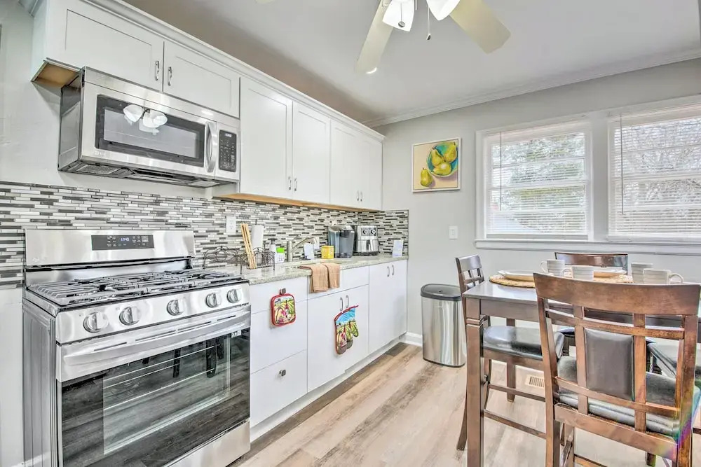 East Point Home ~ 6 Mi to Downtown ATL