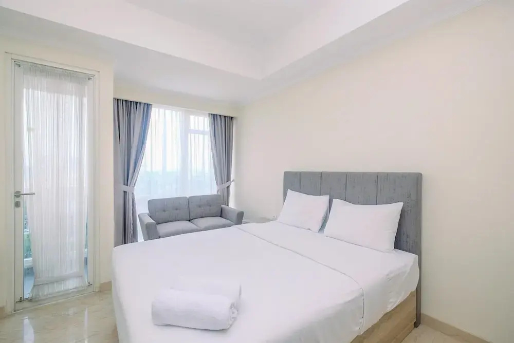 Warm and Cozy Studio Room at Menteng Park Apartment
