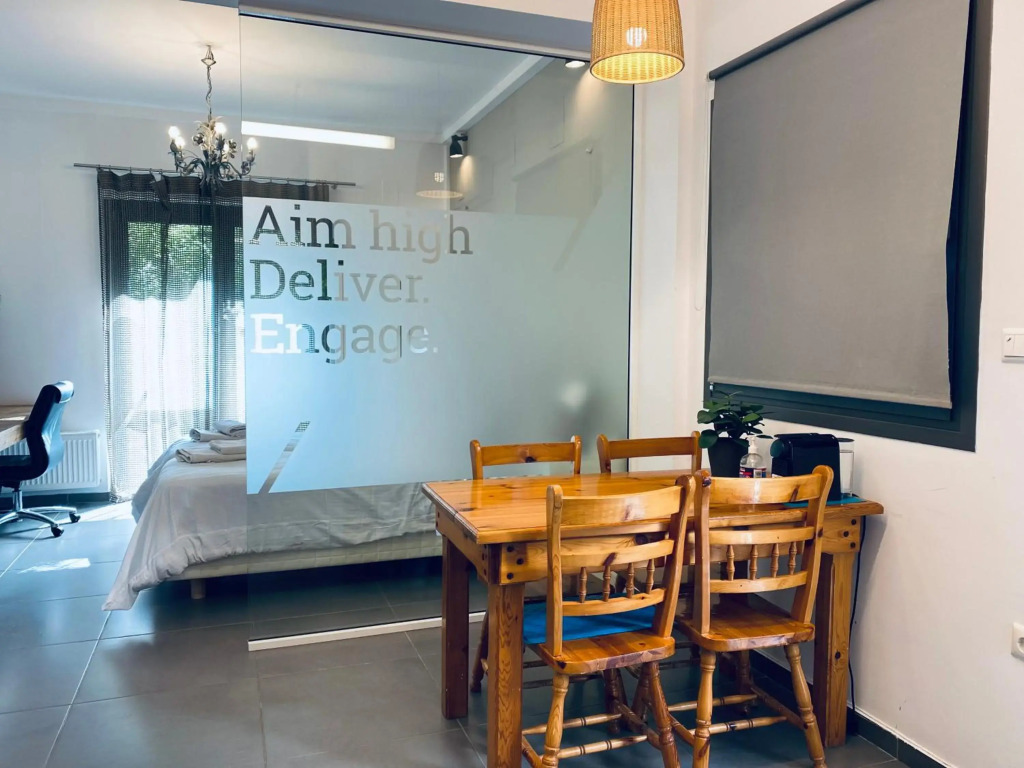 Small Gem Studio Athens, next to metro nomismatokopeio