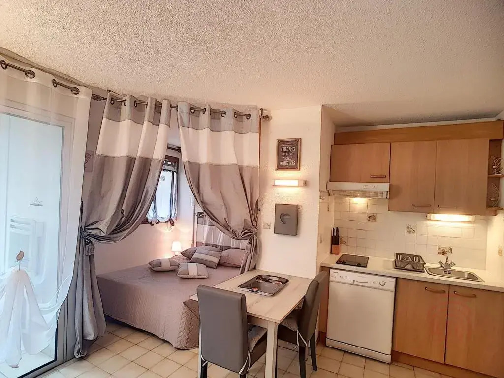Appartement Lamalou-les-Bains, 1 pièce, 2 personnes - FR-1-451-100