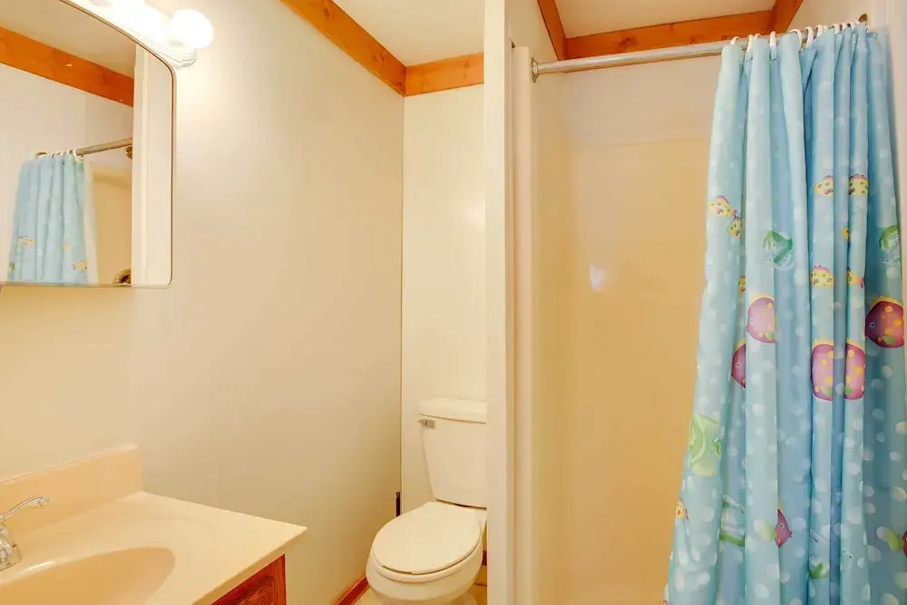 Cozy Interlochen Cabin w/ Dock: 1 Mi to Green Lake