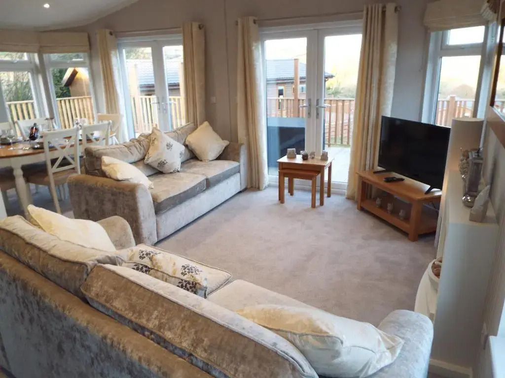 Devon Hills Holiday Park luxury timber lodge pet friendly with hot tub 2 to 6 guests