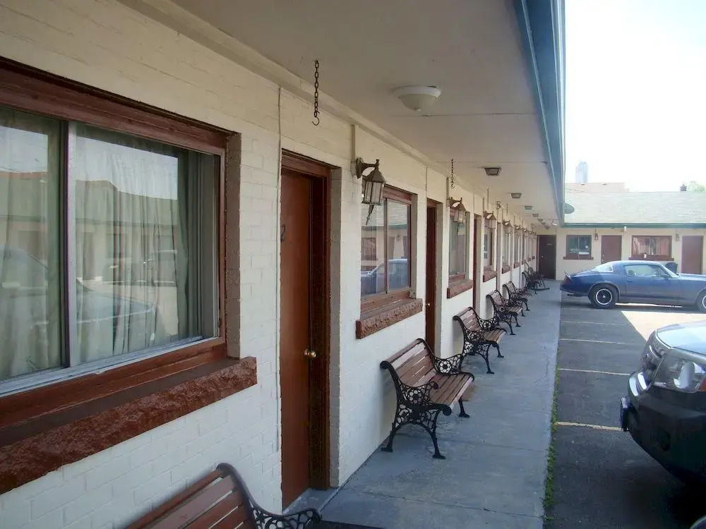 Sharp Motel