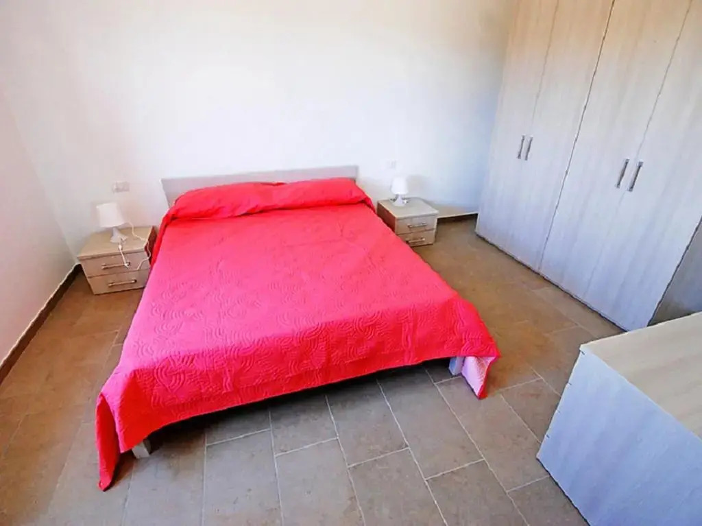 2 bedrooms house with enclosed garden and wifi at Sant'Anna Arresi 3 km away from the beach