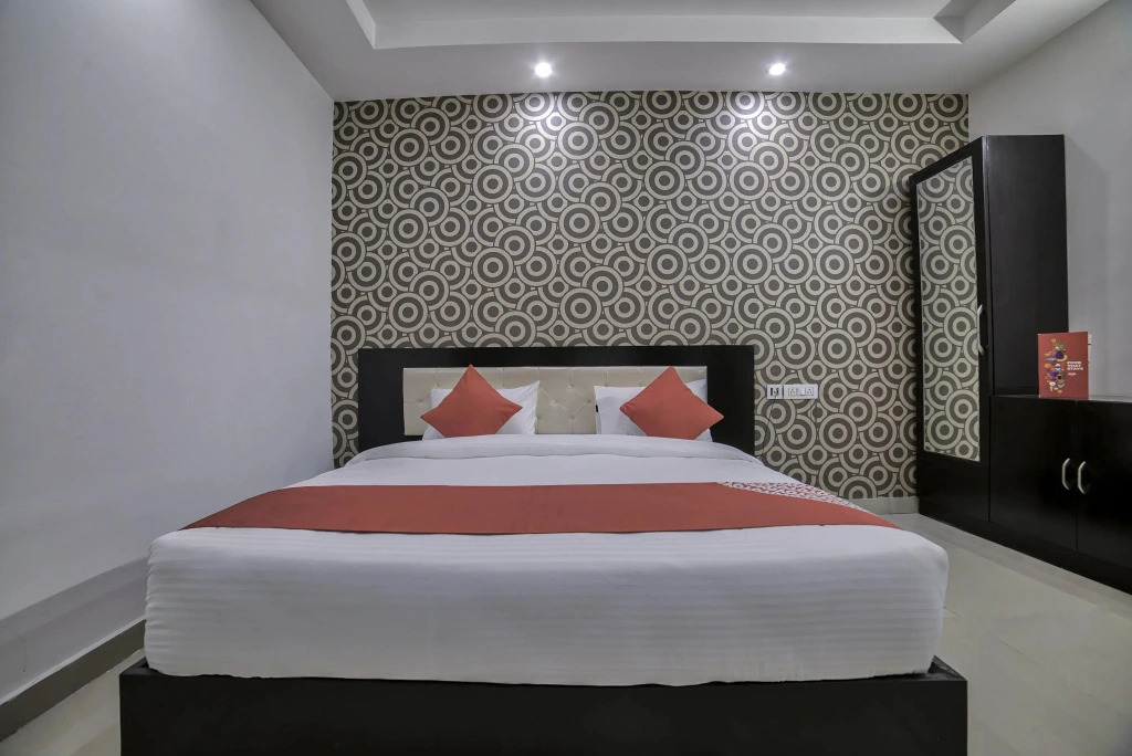 Crown Residency by OYO Rooms