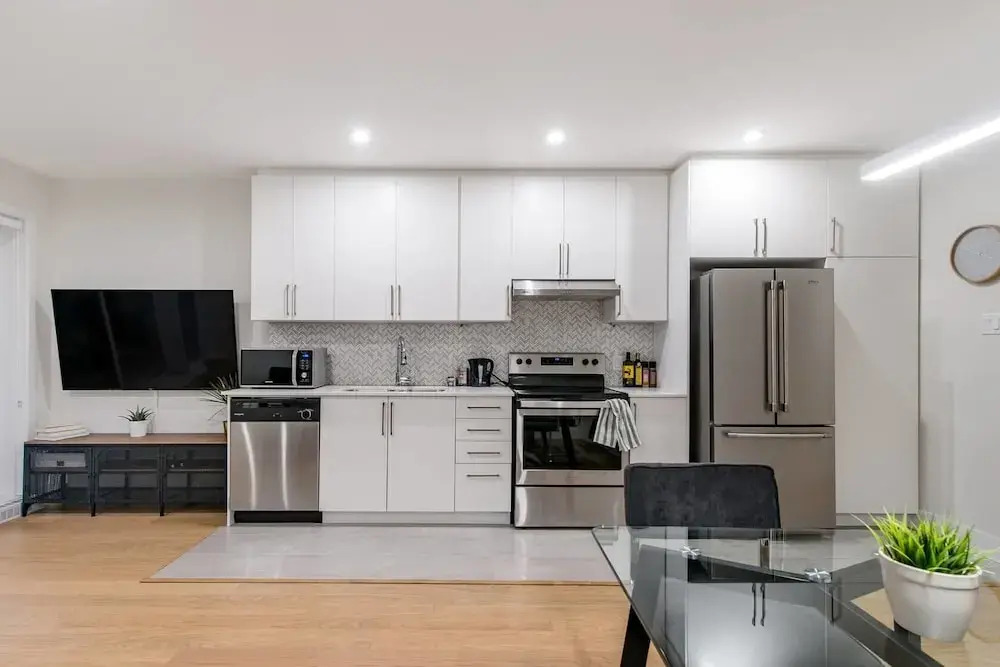 Cool and Comfortable 2 Bedroom Den