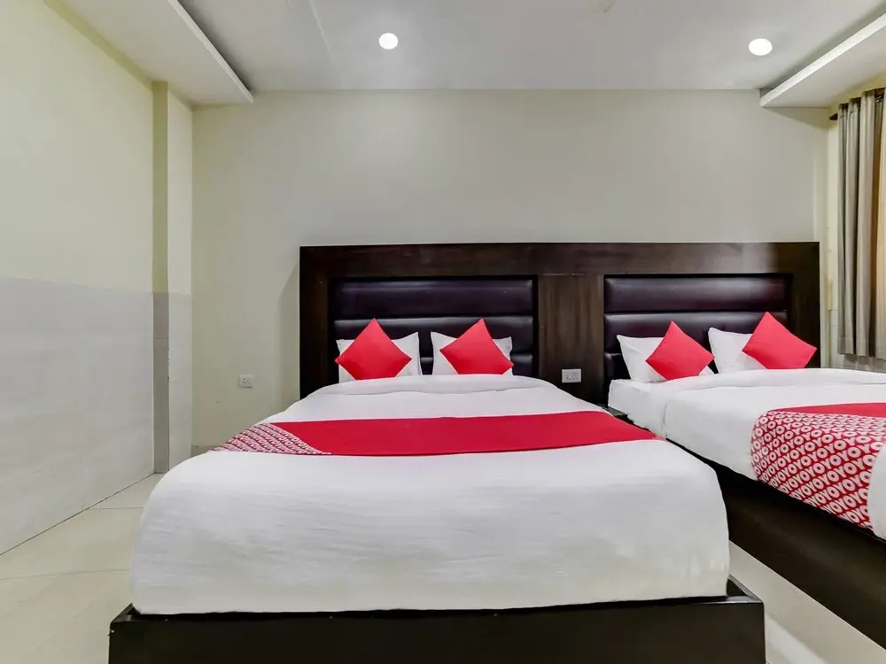 OYO Flagship 26585 Bhera Enclave Paschim Vihar