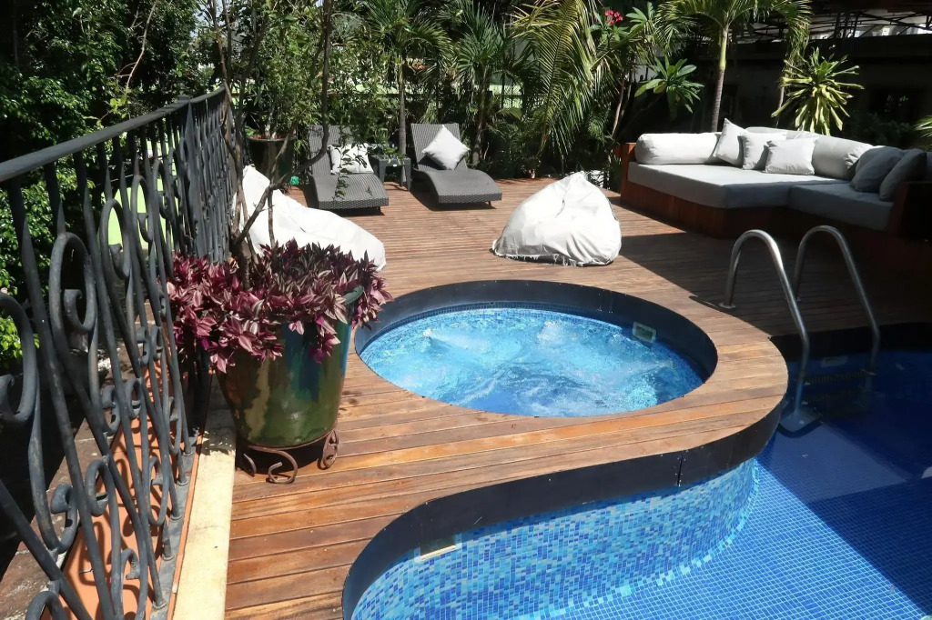 Los Pilares Hotel