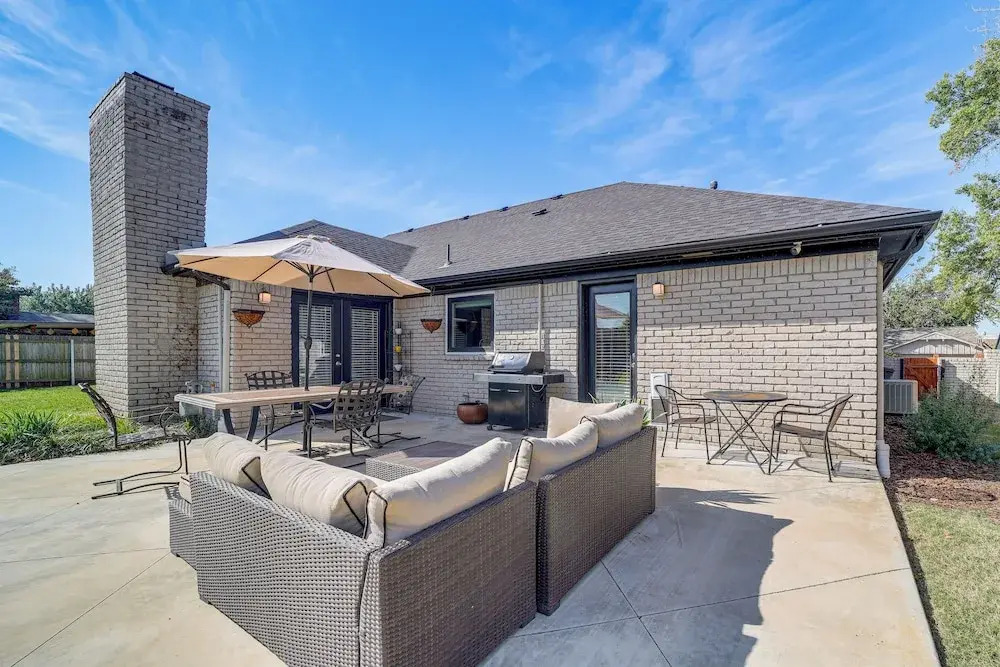 Pet-friendly Home w/ Yard: 8 Mi to Downtown Tulsa!